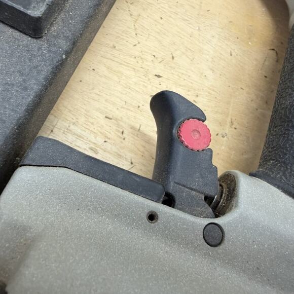 Porter Cable NS150A 1/4" Narrow Crown Stapler Kit Used - Picture 4 of 6